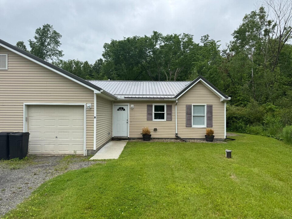 683 Center St W in Warren, OH - Building Photo