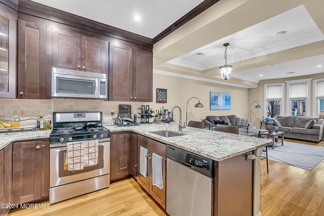 564 Sairs Ave in Long Branch, NJ - Building Photo