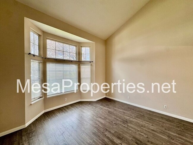 10927 Glenoaks Dr in Rancho Cucamonga, CA - Building Photo - Building Photo