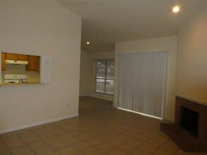 16111 Aspenglen Dr, Unit 1004 in Houston, TX - Building Photo - Building Photo