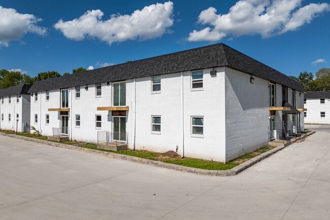Page Crossing Apartments in Springfield, MO - Foto de edificio - Primary Photo