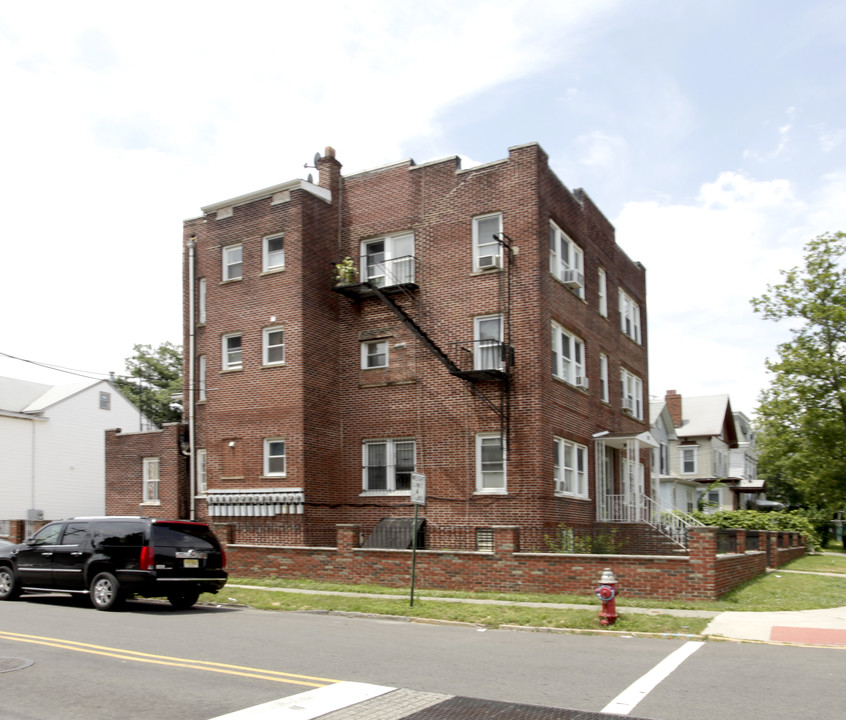 202 Elizabeth Ave in Elizabeth, NJ - Building Photo