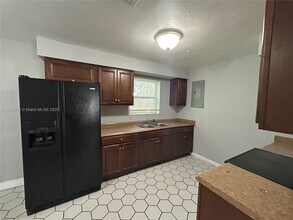 2010 NW 30th Ave in Fort Lauderdale, FL - Foto de edificio - Building Photo