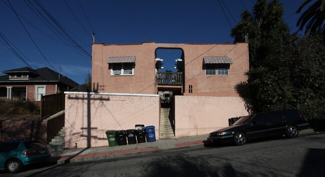 1453 Wallace Ave in Los Angeles, CA - Foto de edificio - Building Photo