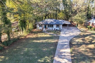 Room in House on Tilson Rd in Decatur, GA - Foto de edificio - Building Photo