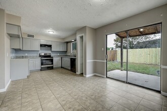 10123 Emerald Park Dr in Houston, TX - Building Photo - Building Photo