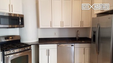 80 Varick St-Unit -4A in New York, NY - Building Photo - Building Photo