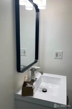 84 Seabreeze Way in Keansburg, NJ - Building Photo - Building Photo