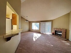 757 Sunningdale Dr in Oceanside, CA - Building Photo - Building Photo