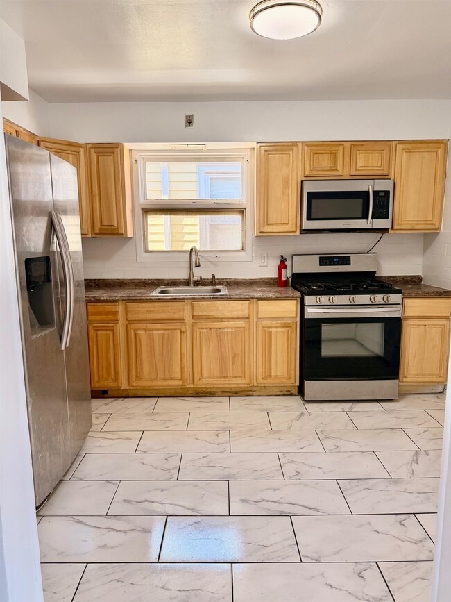 property at 24 E 18th St