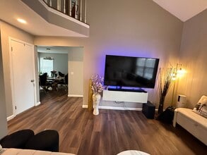 36 Renaissance Ln in New Brunswick, NJ - Foto de edificio - Building Photo