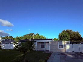 7115 Orpine Dr N in St. Petersburg, FL - Building Photo