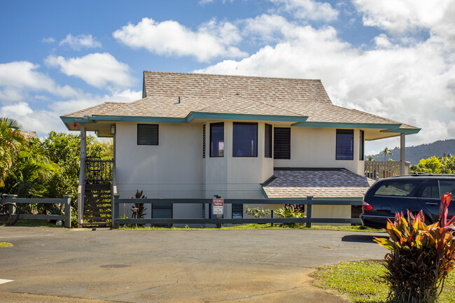 5451 Ka Haku Rd in Princeville, HI - Foto de edificio - Building Photo