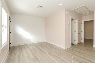 120 E Magnolia Ave in San Antonio, TX - Foto de edificio - Building Photo