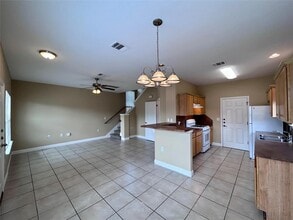 7202 Meador Ave in Austin, TX - Foto de edificio - Building Photo