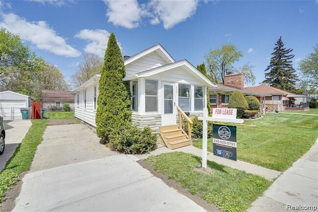 577 E Brickley Ave in Hazel Park, MI - Building Photo - Building Photo