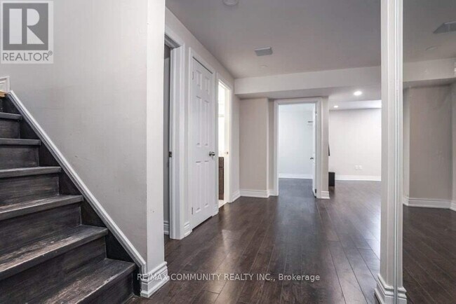 16 Weaver Dr in Toronto, ON - Building Photo - Building Photo