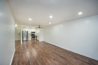 102 Scholz Plaza in Newport Beach, CA - Building Photo - Building Photo