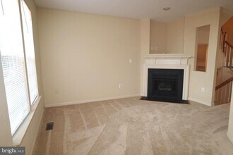 46180 Chester Terrace in Sterling, VA - Building Photo - Building Photo