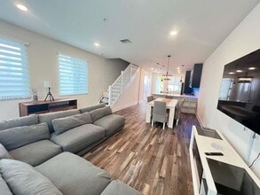 10229 NW 64th Terrace in Doral, FL - Foto de edificio - Building Photo