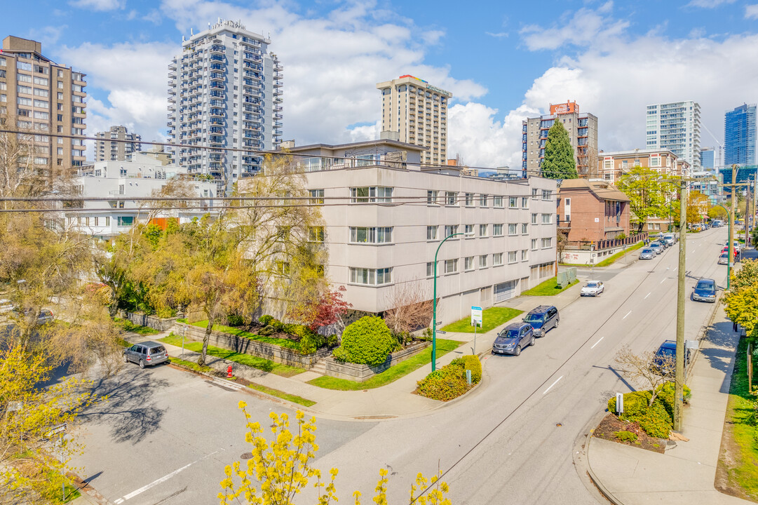 Stanley Manor in Vancouver, BC - Building Photo