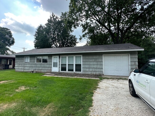 property at 1509 S Mattis Ave