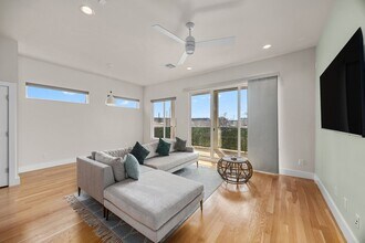 4618 Nichols St in Houston, TX - Foto de edificio - Building Photo