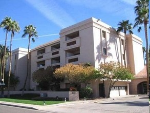 Heritage Park Retirement  Condominiums in Phoenix, AZ - Building Photo - Building Photo