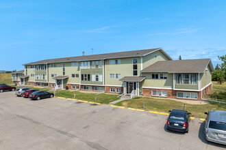 Mountainview Apartments in Airdrie, AB - Building Photo - Primary Photo