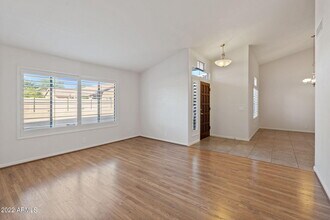4115 E Montgomery Rd in Cave Creek, AZ - Foto de edificio - Building Photo