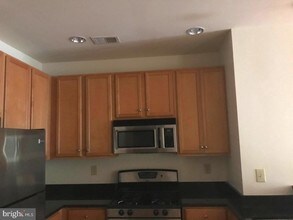 2665 Prosperity Ave-Unit -221 in Fairfax, VA - Building Photo - Building Photo