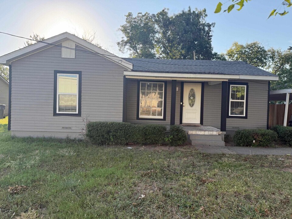1203 Kenley Ave in Wichita Falls, TX - Building Photo