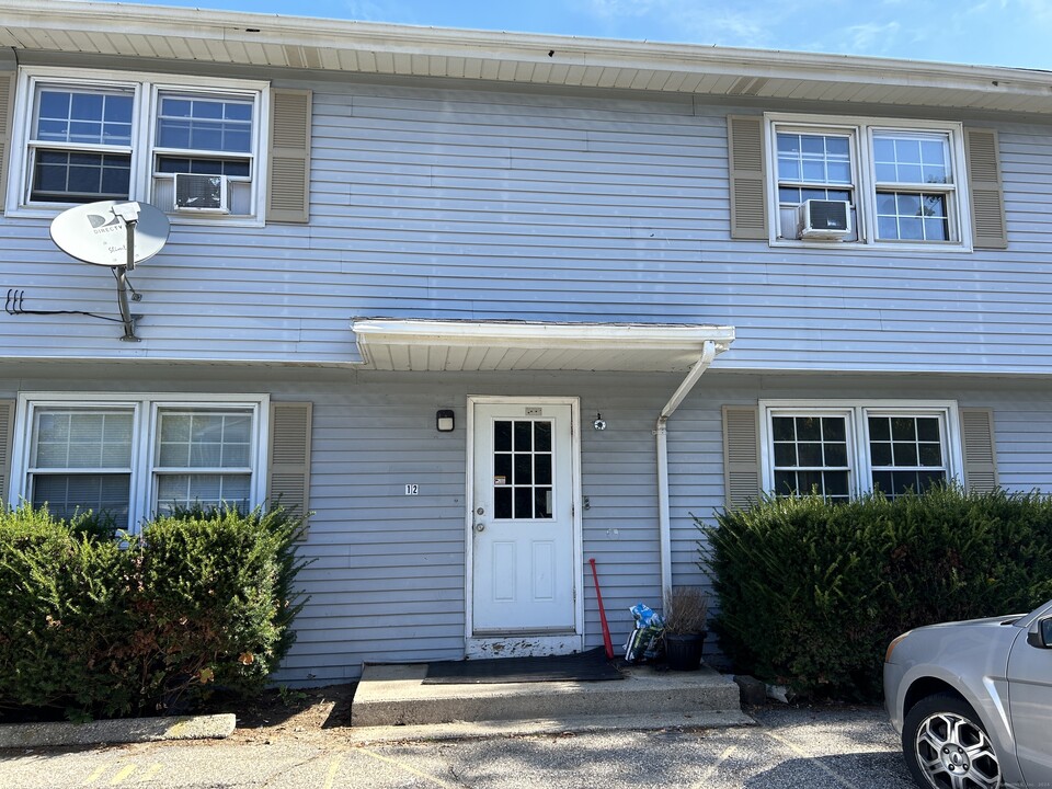 12 Baker Rd in Windham, CT - Building Photo