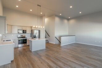 3725 33rd St S in Moorhead, MN - Building Photo - Building Photo