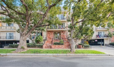 Hollywood Apartments in Los Angeles, CA - Foto de edificio - Building Photo