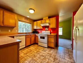 7707 NE Point No Point Rd in Hansville, WA - Building Photo - Building Photo