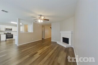 2029 W Grove Ln in Grand Prairie, TX - Foto de edificio - Building Photo