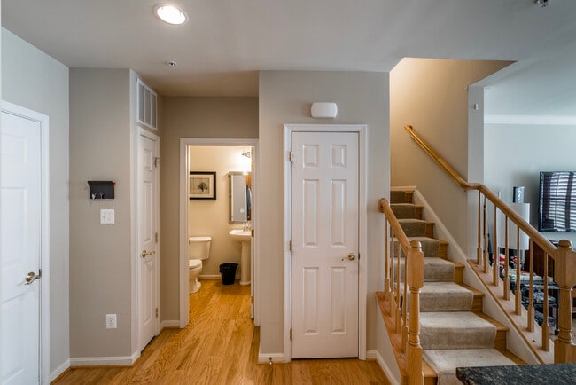 22785 Settlers Trail Terrace, Unit B in Ashburn, VA - Building Photo - Building Photo