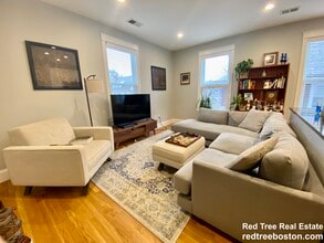 407 S Huntington Ave in Boston, MA - Building Photo - Building Photo