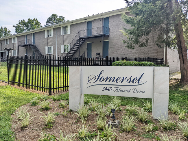 Somerset Apartment in College Park, GA - Building Photo - Building Photo