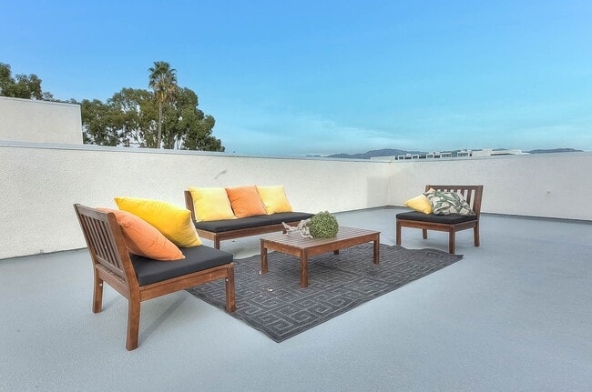 11730 Hamlin St in Los Angeles, CA - Building Photo - Building Photo