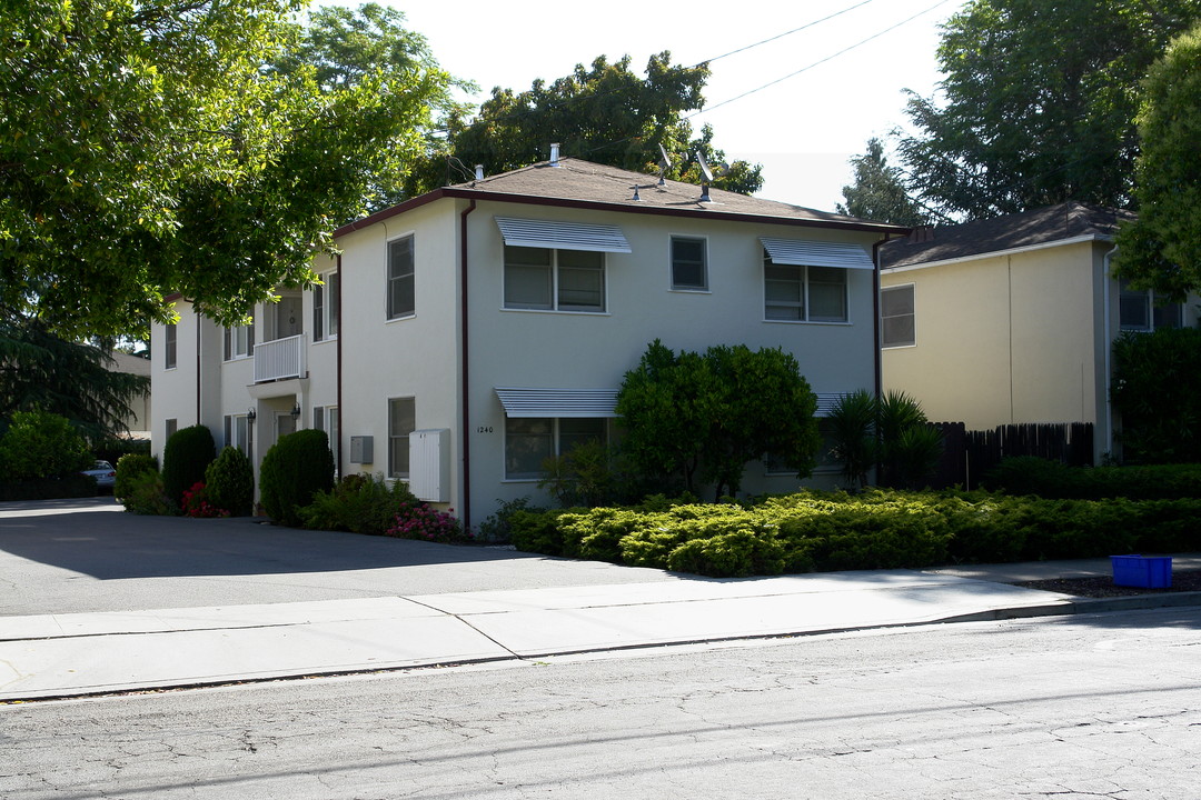 1240 Mills St in Menlo Park, CA - Building Photo