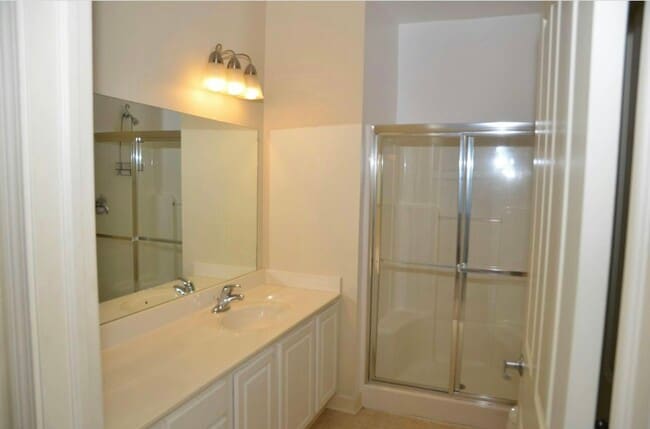 4120 S Lake Dr in St. Francis, WI - Building Photo - Building Photo