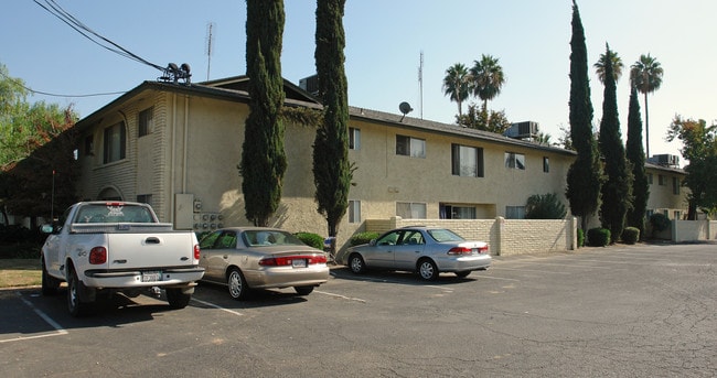 3782-3788 E Ashlan Ave in Fresno, CA - Foto de edificio - Building Photo