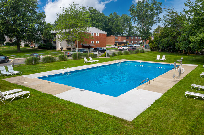 Robert Treat Apartments in Milford, CT - Building Photo - Building Photo