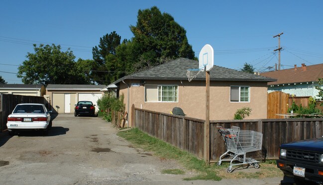 743 Remo St in San Jose, CA - Foto de edificio - Building Photo