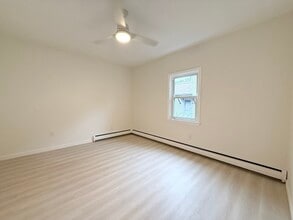 144 Spring St, Unit 3 in Cambridge, MA - Foto de edificio - Building Photo