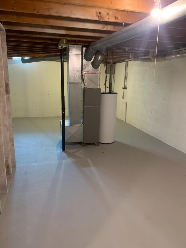 475 W Mae Rose Ave in Holland, MI - Building Photo - Building Photo