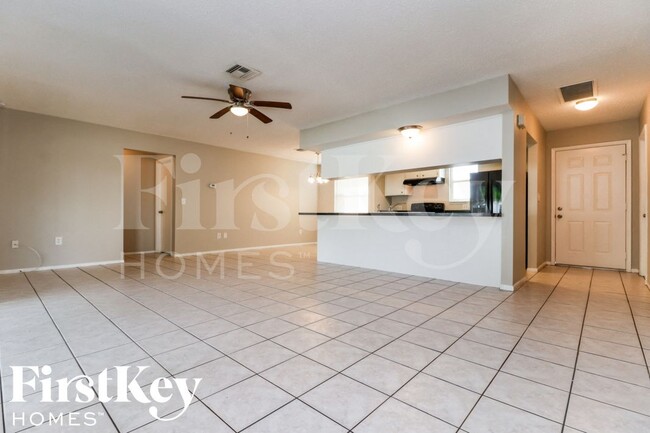 7704 Riverdale Dr in New Port Richey, FL - Foto de edificio - Building Photo