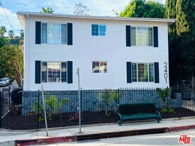 2401 Beachwood Dr in Los Angeles, CA - Building Photo